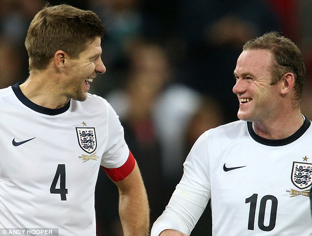 Gerrard & Rooney - Rare photo of England players smiling.